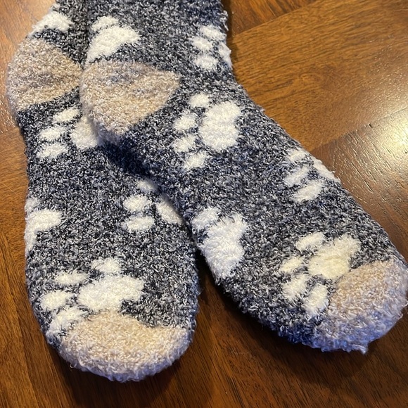 NEVER WORN WORLD'S SOFTEST KNIT PICKIN' COLLECTION SOCKS - PAWPRINTS ADORABLE! - Picture 3 of 9